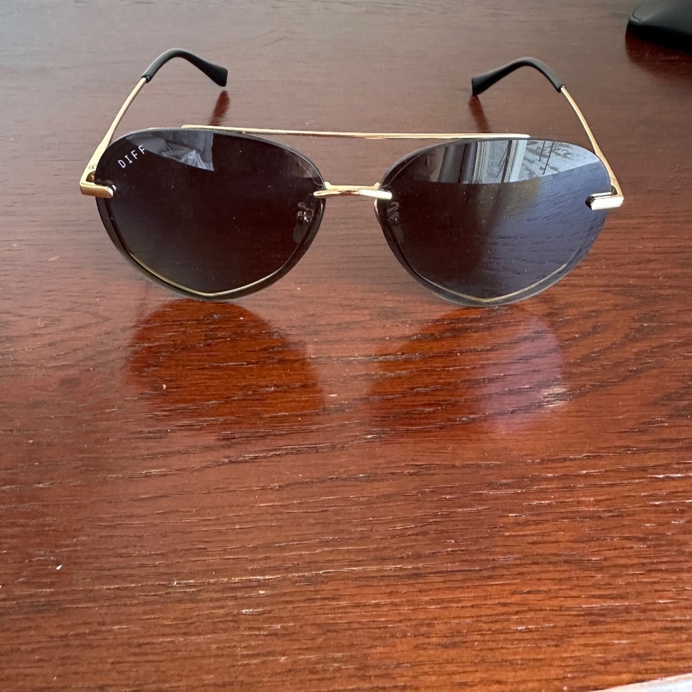 Diff Eyewear women's Aviator sunglasses - Picture 2 of 3